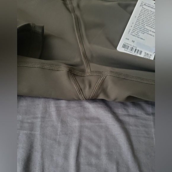 Lululemon Size 10 In Movement Everlux Dark Olive 25" NWT - Picture 5 of 16
